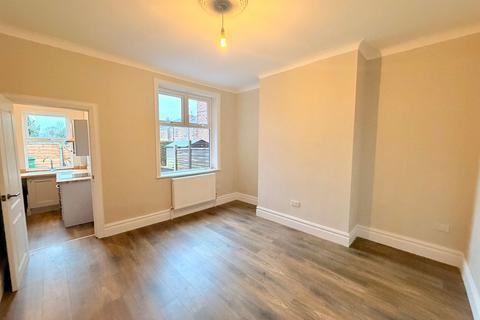 4 bedroom terraced house to rent, Norwood Road, Stockport, SK2