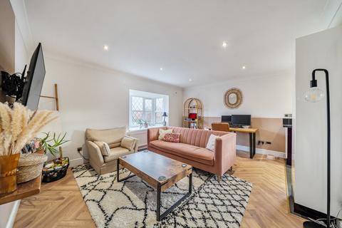 2 bedroom maisonette for sale, Crawshaw Road, Ottershaw, KT16