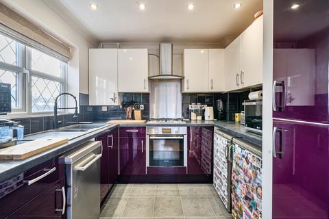 2 bedroom maisonette for sale, Crawshaw Road, Ottershaw, KT16