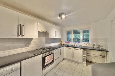 3 bedroom end of terrace house for sale, Wardlow Walk, Glossop