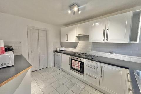3 bedroom end of terrace house for sale, Wardlow Walk, Glossop