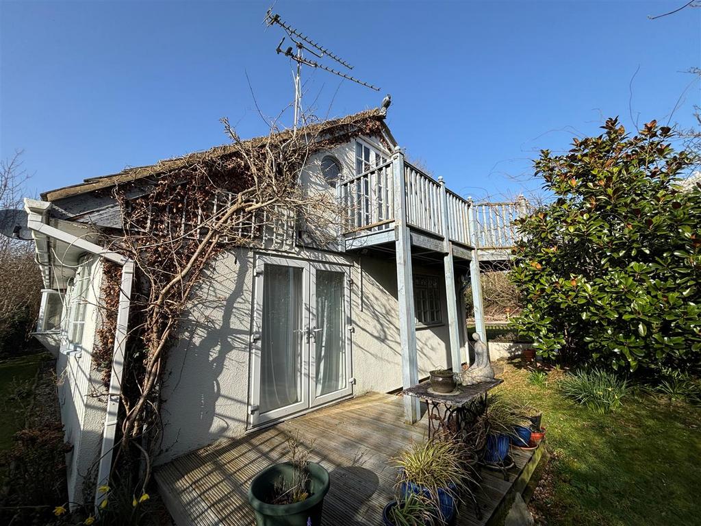 Brambles rear terrace.jpg