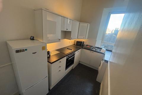 3 bedroom flat to rent, Rosemount Viaduct, Rosemount, Aberdeen, AB25