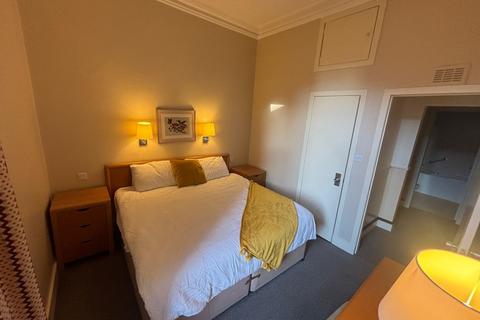 3 bedroom flat to rent, Rosemount Viaduct, Rosemount, Aberdeen, AB25