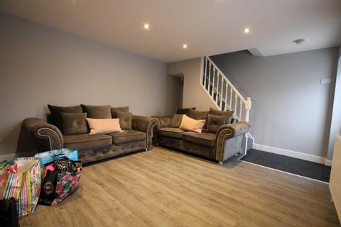 2 bedroom detached house to rent, Lower Wortley Road, Wortley, Leeds