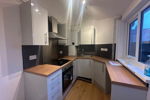 2 bedroom terraced house to rent, Llanvair Road, Newport NP19