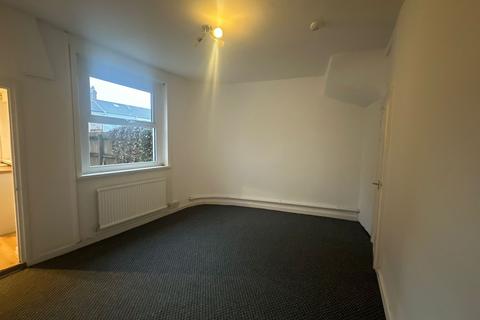 2 bedroom terraced house to rent, Llanvair Road, Newport NP19