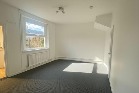 3 bedroom terraced house to rent, Llanvair Road, Newport NP19