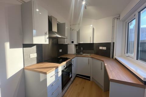 3 bedroom terraced house to rent, Llanvair Road, Newport NP19