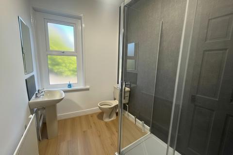 3 bedroom terraced house to rent, Llanvair Road, Newport NP19