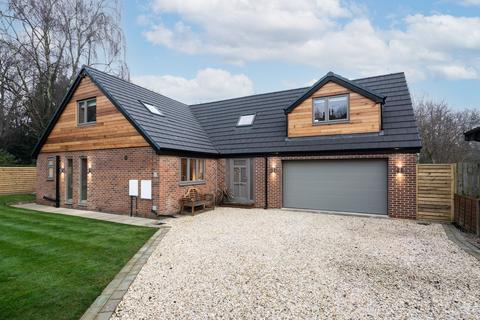 3 bedroom detached house to rent, Leeds LS8