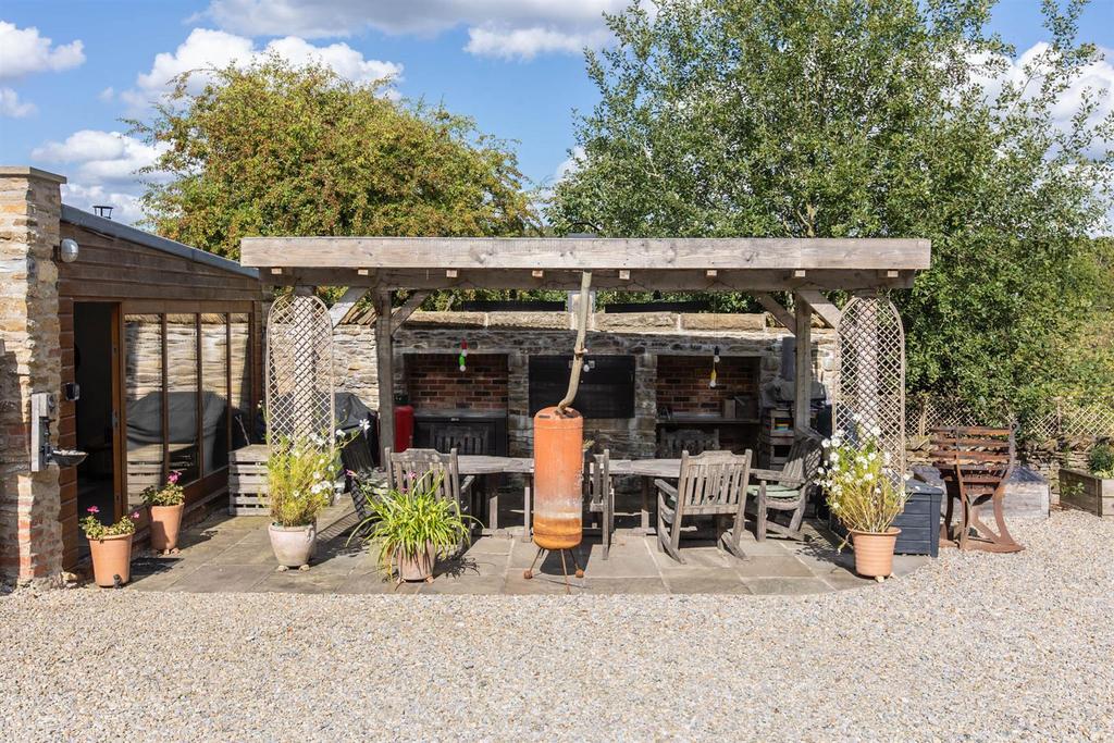 Garden Studio and Outdoor Dining