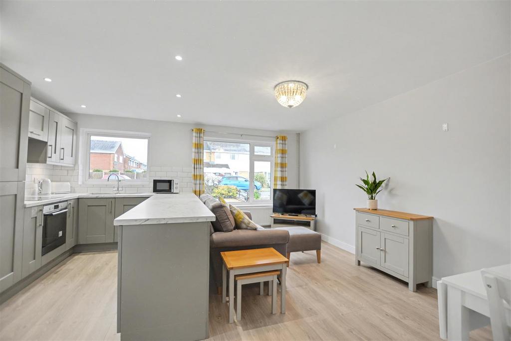 Open Plan Living/Dining Kitchen