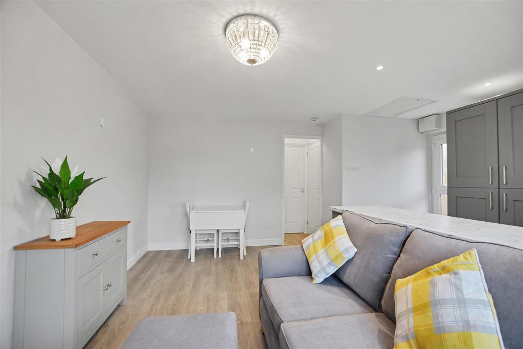 Open Plan Living/Dining Kitchen