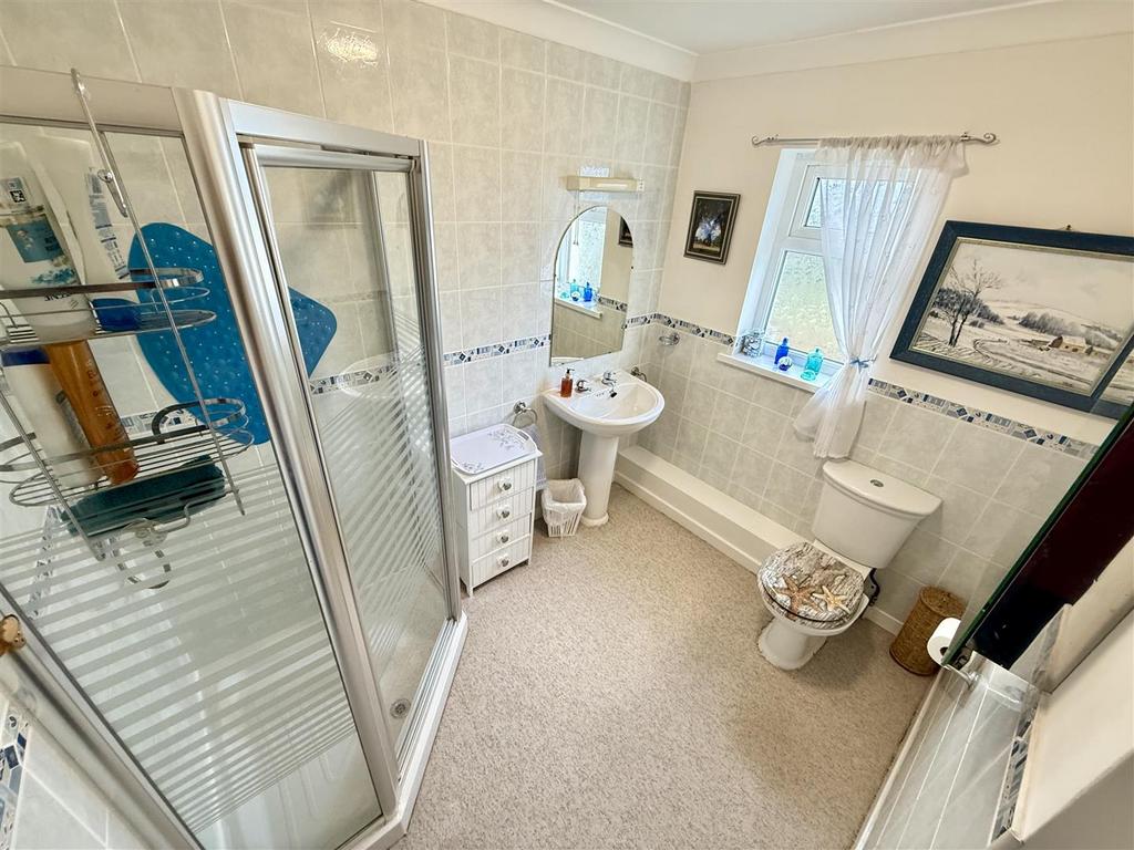 Ensuite bathroom
