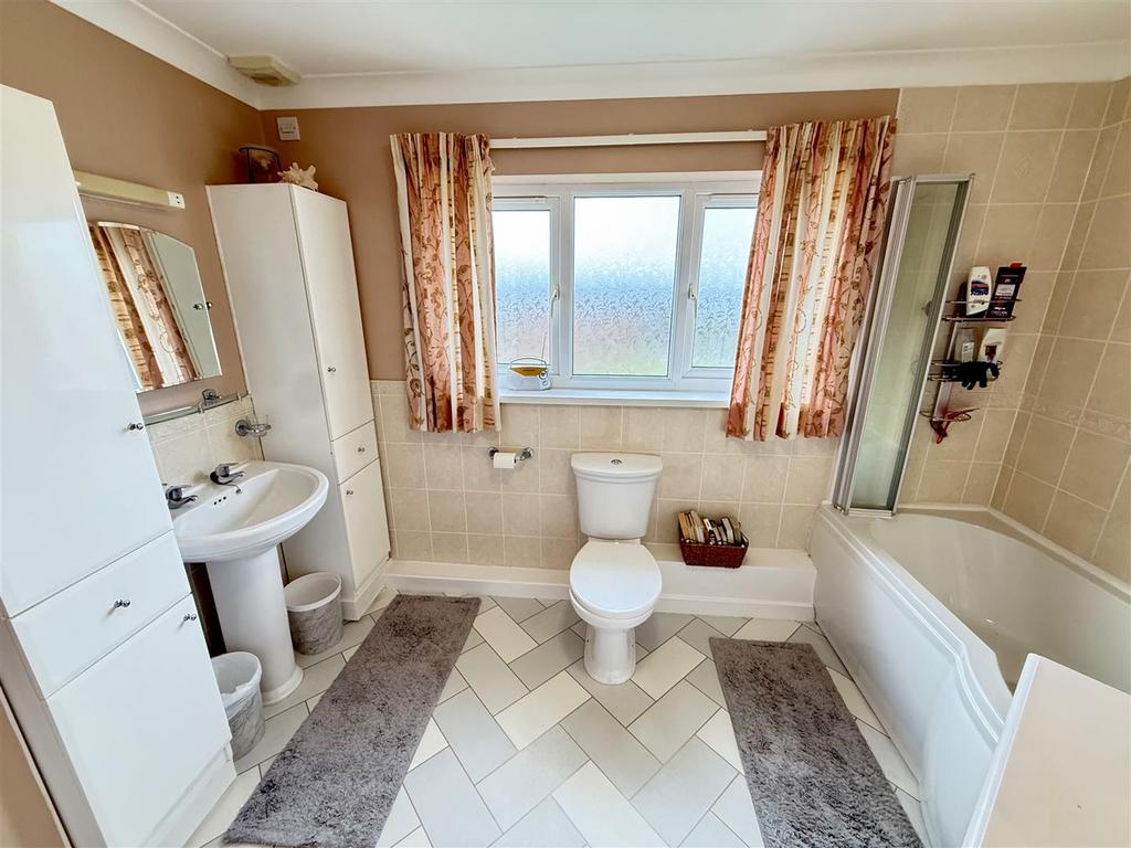 Principal bathroom