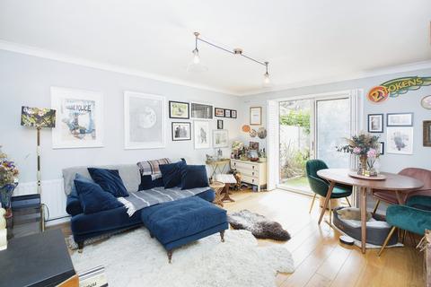 2 bedroom flat for sale - London E9