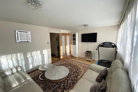 2 bedroom flat for sale, Ferraro Close, Hounslow
