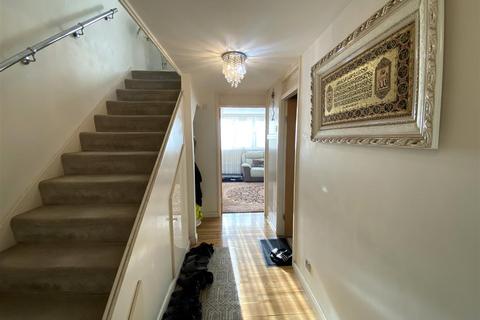 2 bedroom flat for sale, Ferraro Close, Hounslow