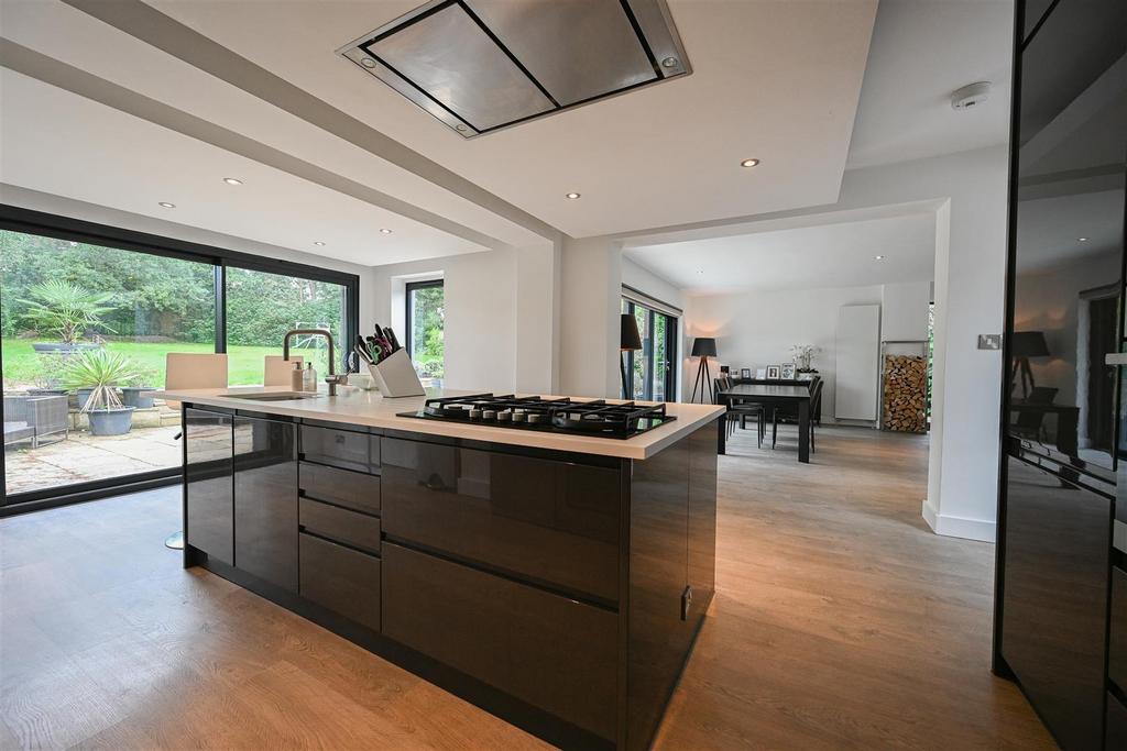 Kitchen 1.jpg