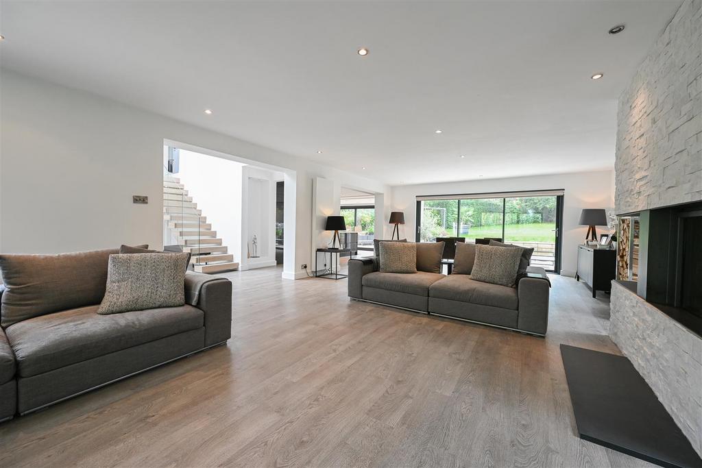 Sitting room 1.jpg