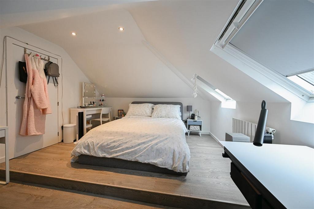 Bedroom 1.jpg