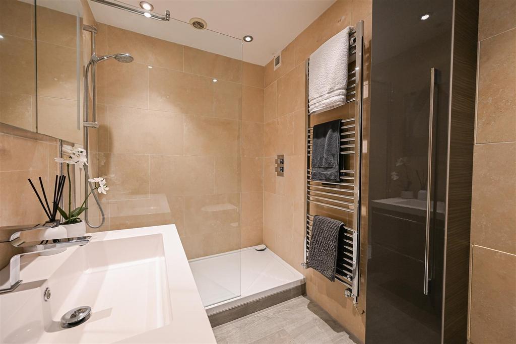 Bathroom 1.jpg