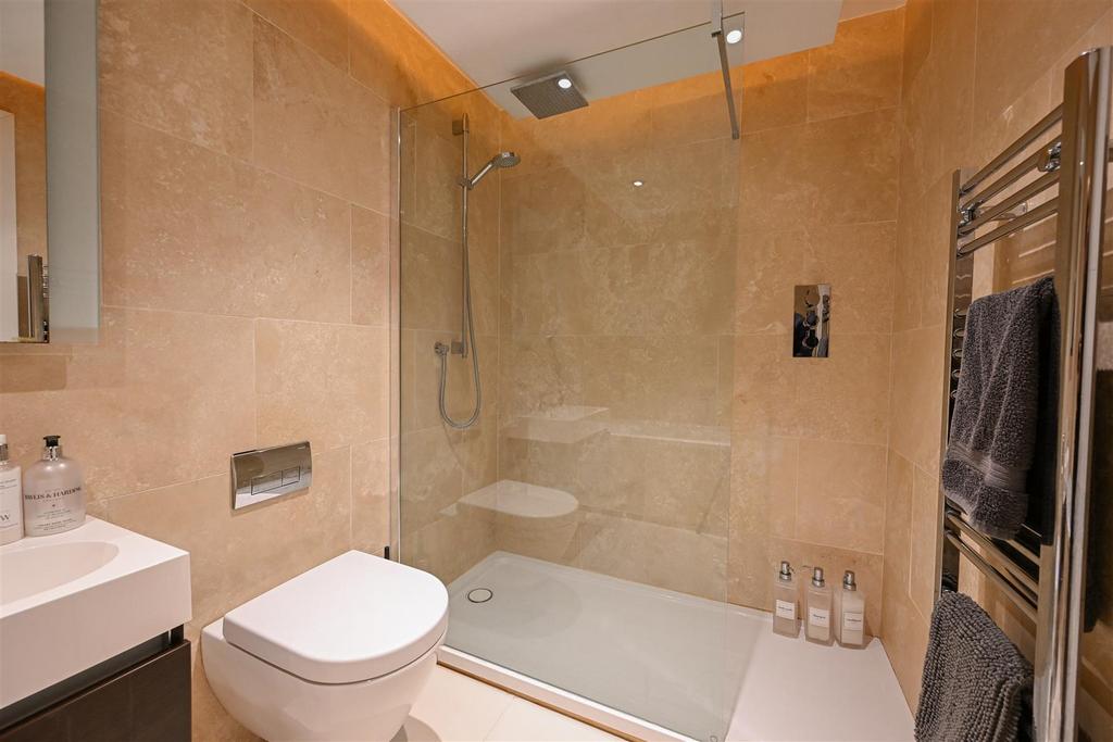 Bathroom 4.jpg