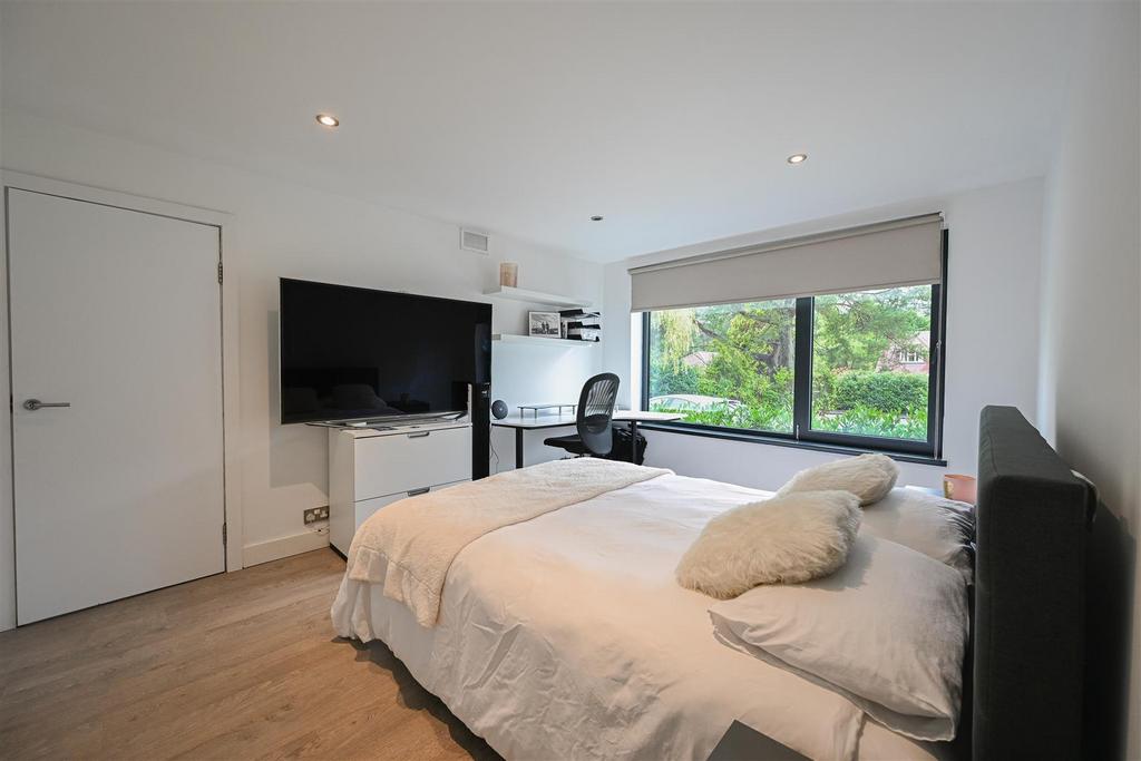 Bedroom 4.jpg