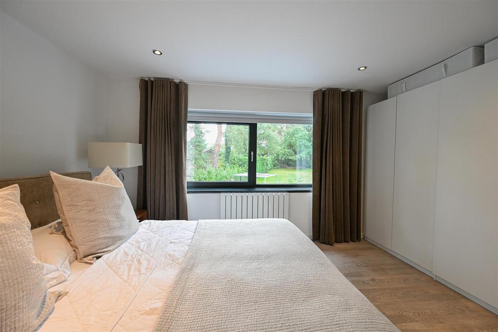 Bedroom 5.jpg
