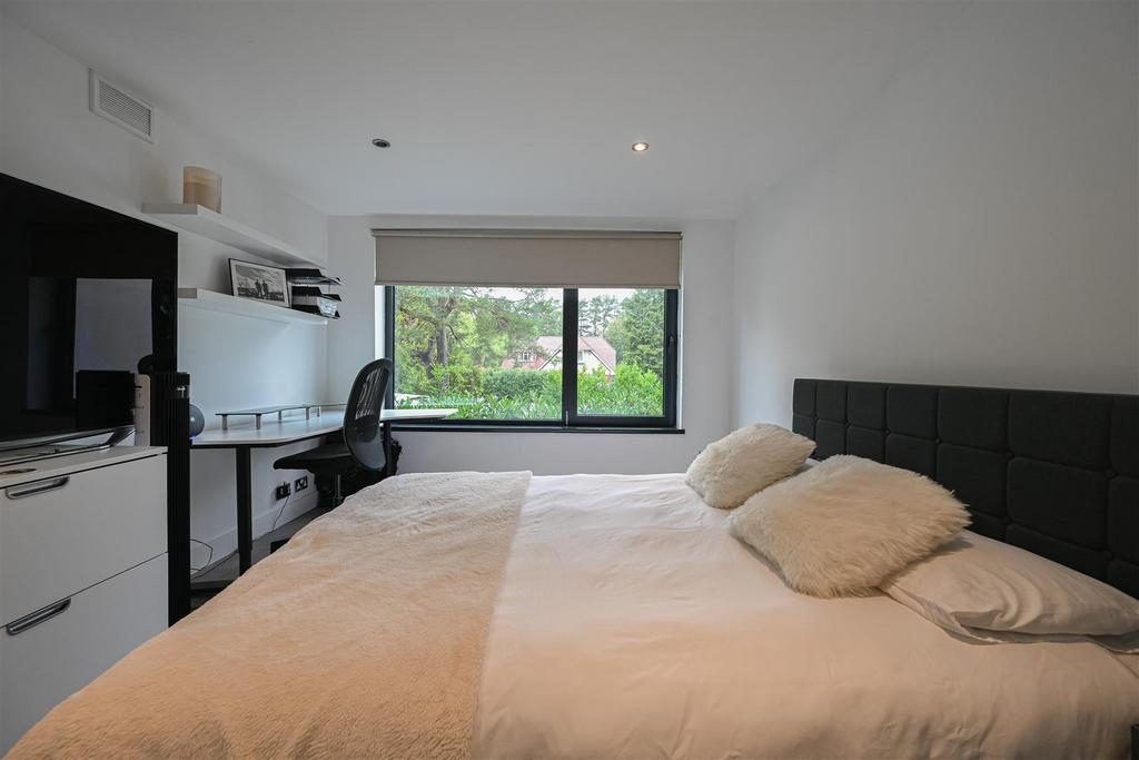 Bedroom 6.jpg