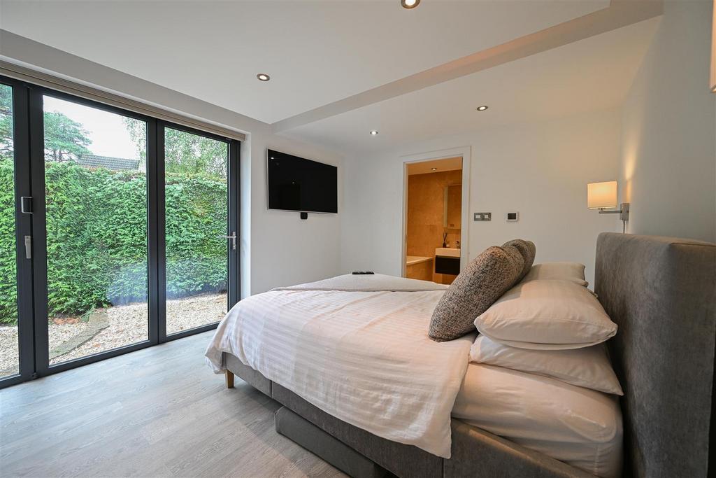 Bedroom 8.jpg