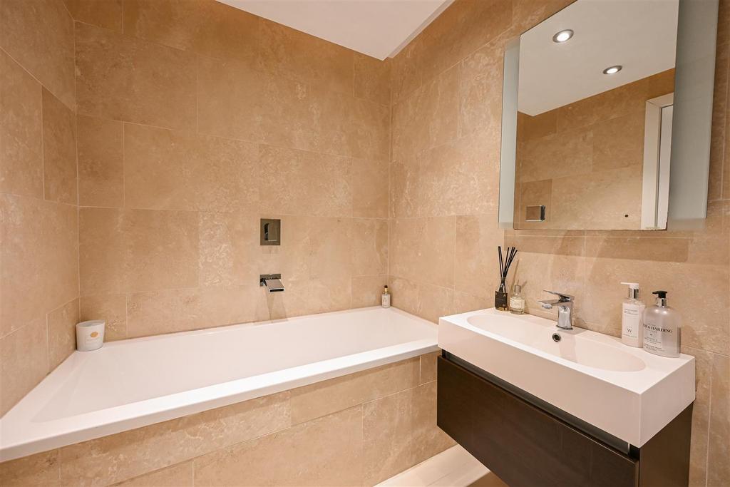 Bathroom 3.jpg