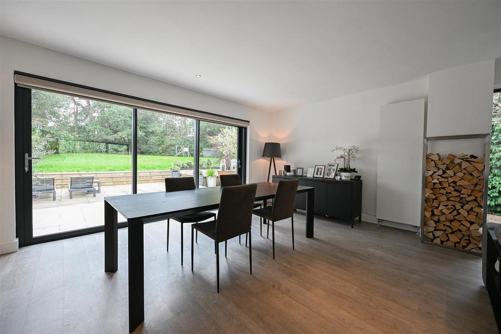 Dining room 1.jpg