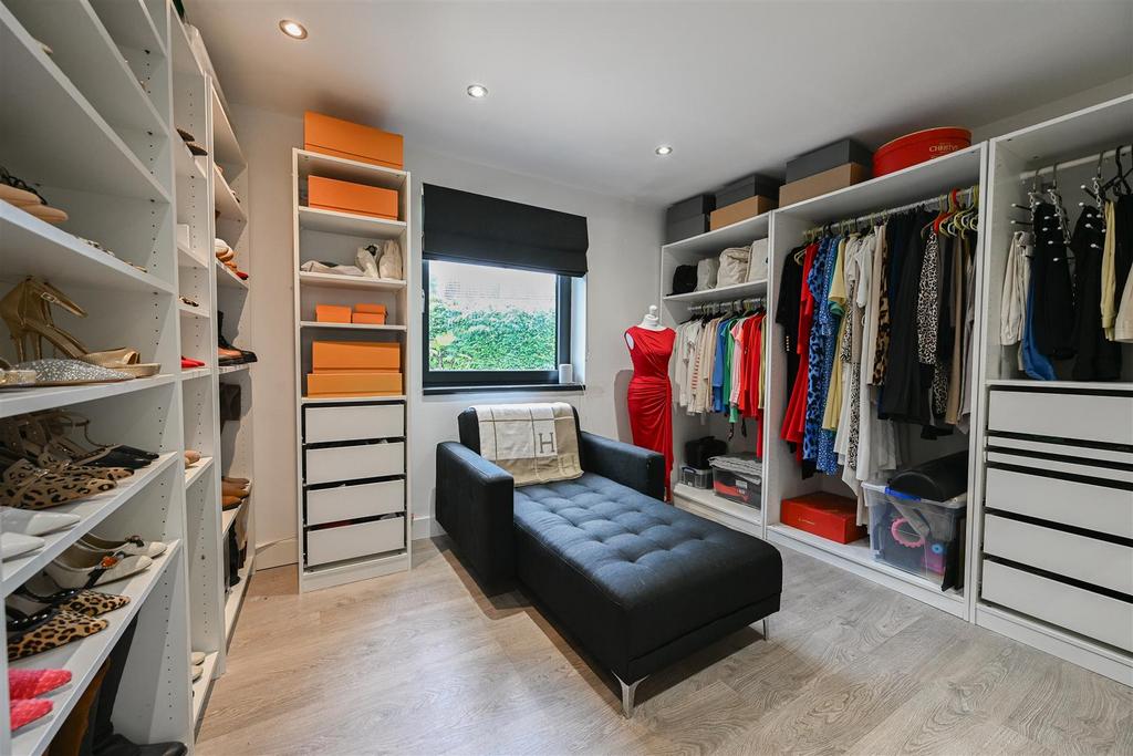 Dressing room 1.jpg