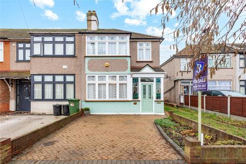 3 bedroom end of terrace house for sale, Crow Lane, Romford, RM7