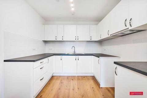 3 bedroom flat to rent, New Road, Dagenham, RM9