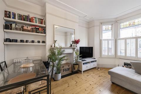 2 bedroom flat to rent, Norroy Road, Putney