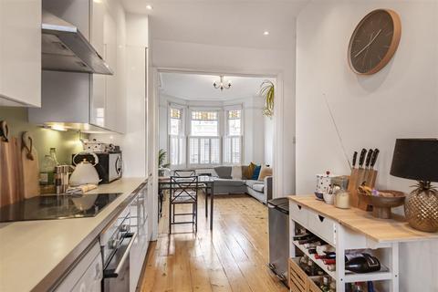 2 bedroom flat to rent, Norroy Road, Putney