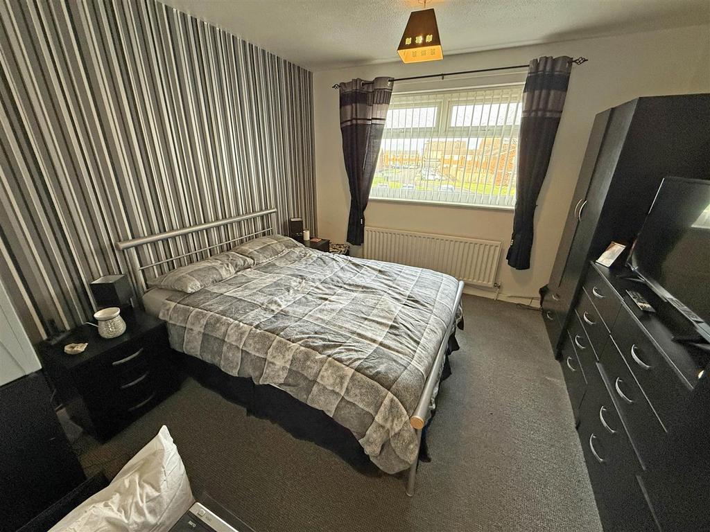 Bedroom 1.jpg