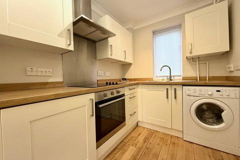 2 bedroom semi-detached house to rent, Edmund Court, Shenley Church End