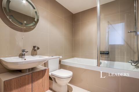 4 bedroom terraced house to rent, Surrey Road, BH12