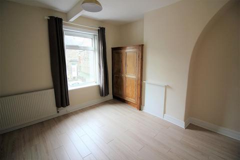 3 bedroom terraced house to rent, Cheltenham Place, Halifax