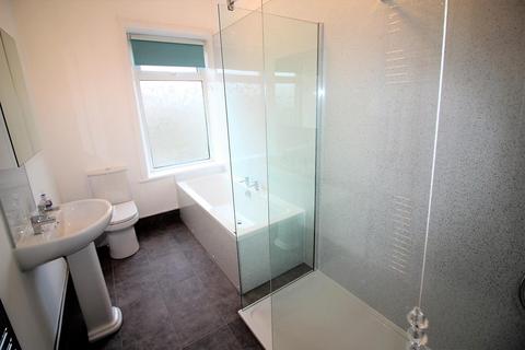 3 bedroom terraced house to rent, Cheltenham Place, Halifax