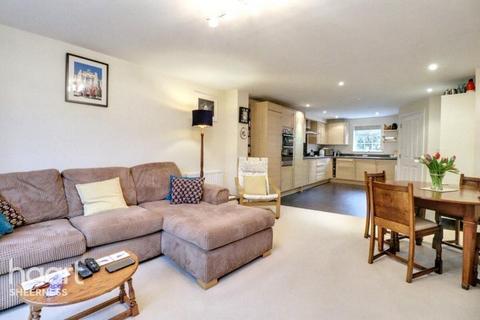 4 bedroom terraced house for sale, Nettle Way, Minster