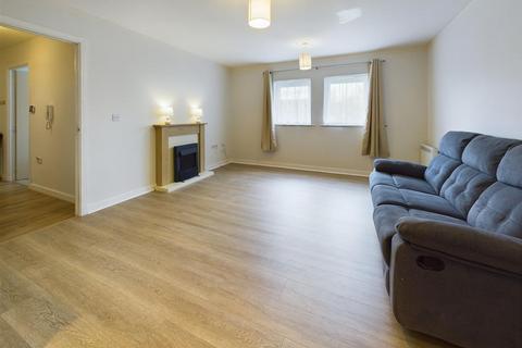 undefined, Pool Close, West Molesey