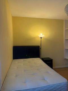 1 bedroom in a house share to rent, Mellitus Street, London