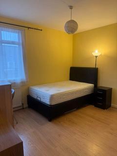 1 bedroom in a house share to rent, Mellitus Street, London
