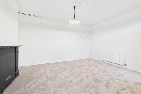 3 bedroom flat to rent, Trinity Road, Tooting Bec