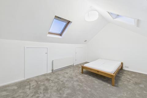 3 bedroom flat to rent, Trinity Road, Tooting Bec